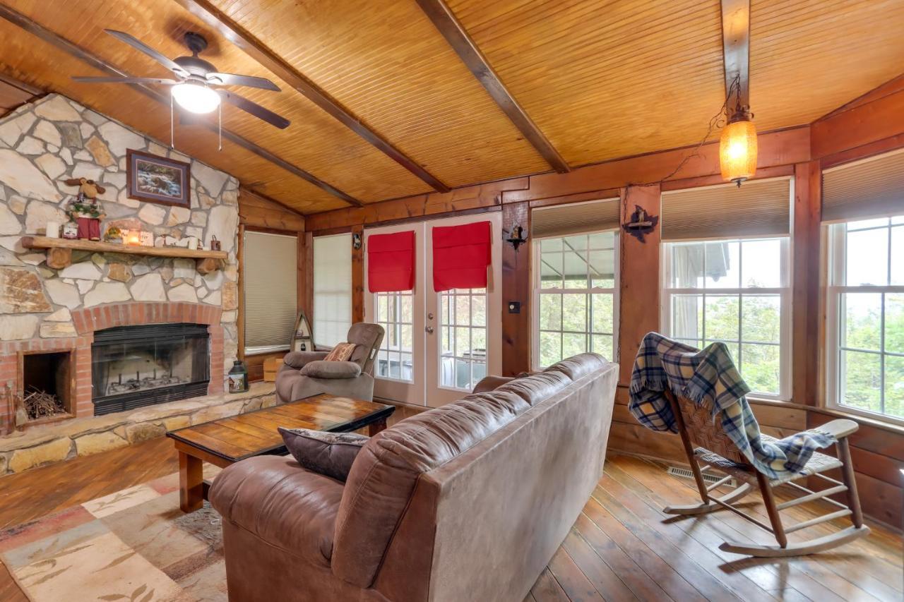 Mountaintop Ellijay Cabin With Private Hot Tub Exterior foto