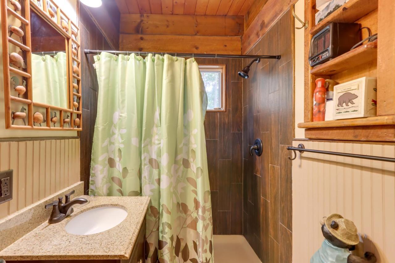 Mountaintop Ellijay Cabin With Private Hot Tub Exterior foto