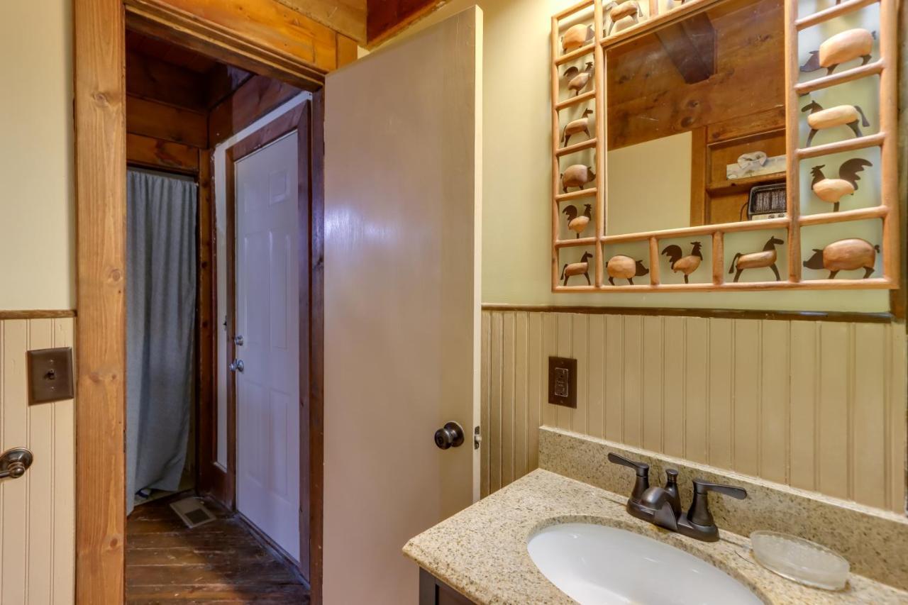 Mountaintop Ellijay Cabin With Private Hot Tub Exterior foto